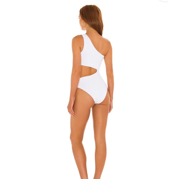 Celine asymmetrical white ribbed One Piece by:
BEACH RIOT - Picture 3 of 4
